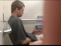 Str spy men in public toilet